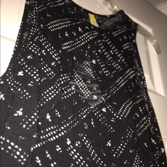 Free people tank with cut out open front - Picture 3 of 5